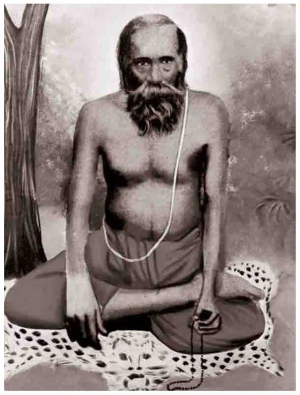 Fotografía en blanco y negro de Ram Gopal Muzumdar sentado en postura de meditación.